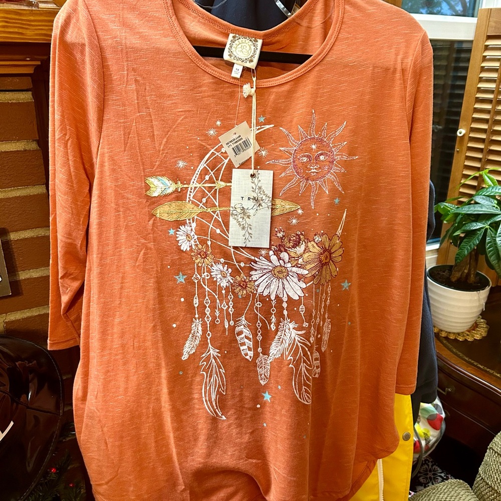 Tru Self, A Beautiful orange top NWT. Size 1X but fits like a large.